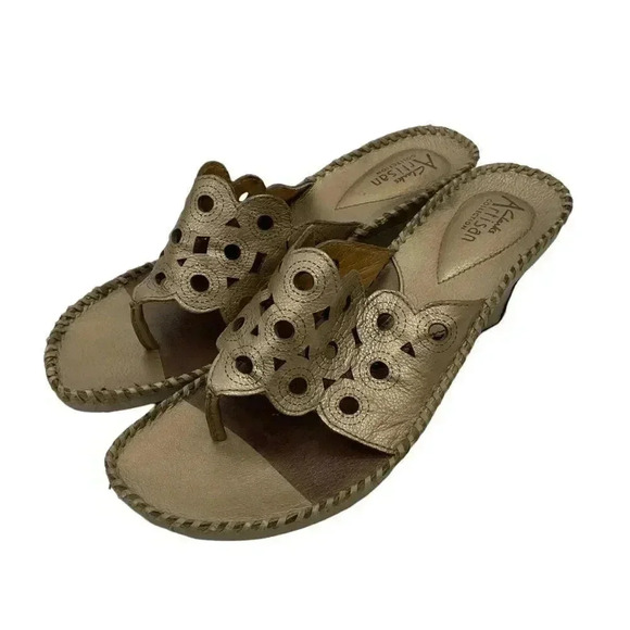 Clarks Artisan Size 9 M Leather Cut Out Thong Style Wedges Sandals Metallic Gold - Picture 5 of 9